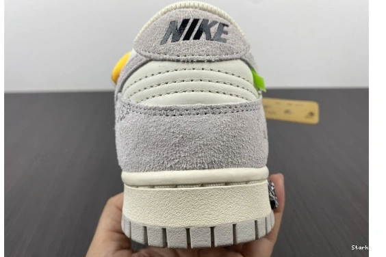 Lot DJ0950-109 O-W Nike Low Dunk 39 0824